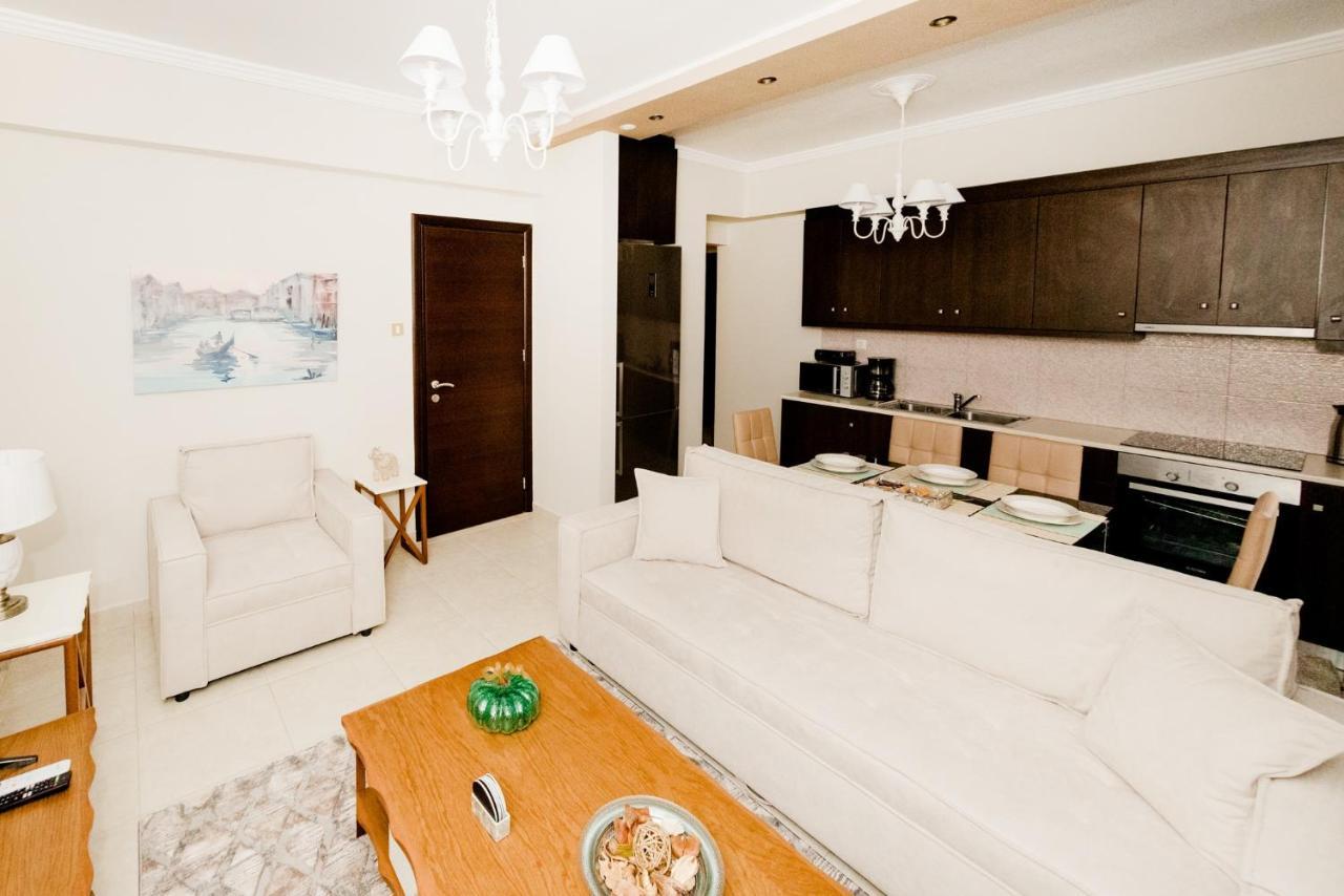 Best House, Ellinou Stratiotou, Ayia, Patra Buitenkant foto